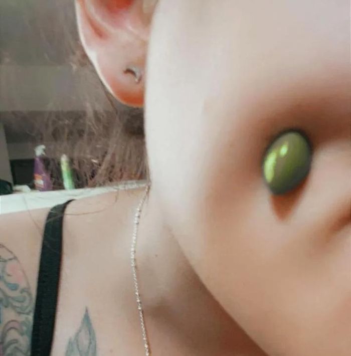 Lúm đồng tiền mà ngỡ như có nam châm. 
