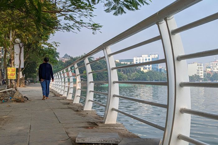 Hàng lan can mới được uốn cong, chắc chắn và có tính thẩm mỹ