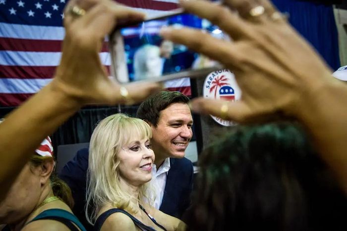 Thống đốc bang Florida Ron DeSantis. Ảnh: New York Times.