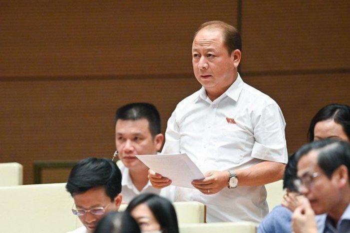 Đại biểu Sùng A Lềnh đề nghị Quốc hội sớm xem xét, sửa đổi, bổ sung các quy định của pháp luật về thời gian xét đơn xin ân giảm án tử hình để việc thi hành án tử hình kịp thời, không để kéo dài quá phức tạp.