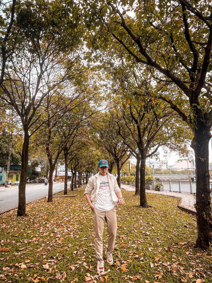 "Hàng ngày mình đều đi qua đoạn đường này, nhưng đây là lần đầu tiên khung cảnh khiến mình phải dừng lại để chụp ảnh. Mình đi vào cuối tuần nên có rất nhiều bạn đến đây, phải mất khá nhiều thời gian mới được có góc đẹp để chụp" - Nhật Tuấn (Bình Thạnh) cho biết. Ảnh: Nhật Tuấn.