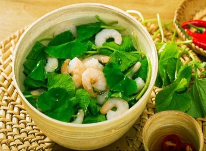 Canh rau má nấu với tôm nõn. (Ảnh: Nguồn Internet)