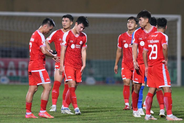  Bên kia chiến tuyến, Bùi Tiến Dũng, Phan Tuấn Tài và Nhâm Mạnh Dũng đều tỏ ra cực kỳ tiếc nuối sau trận thua. 