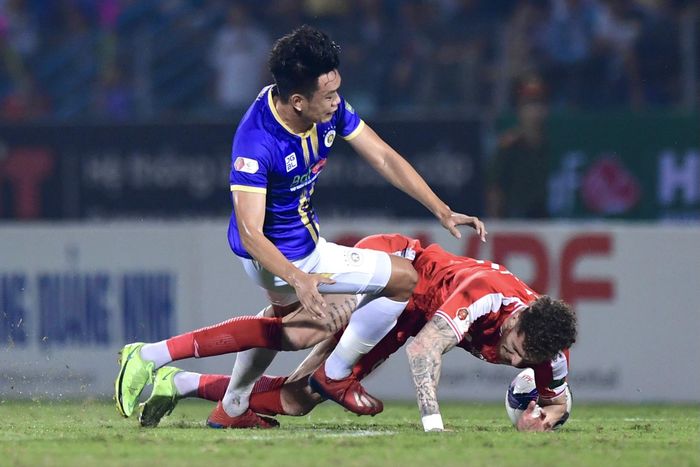  Thành Chung chơi cực hay, liên tục làm khó ngòi nổ Geovane bên phía CLB Viettel. 