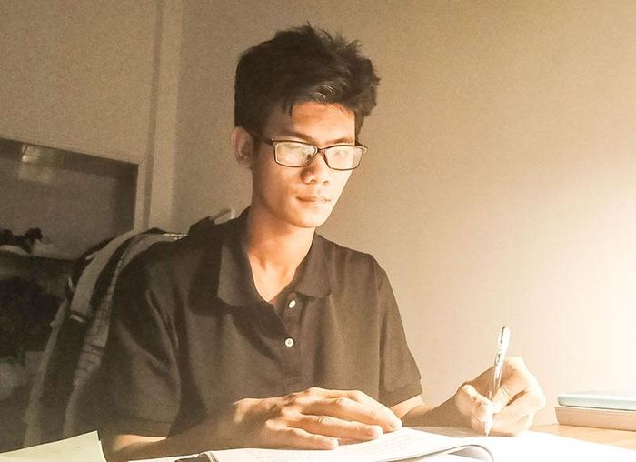  Lê Hoàng Liêm say mê học tập - Ảnh: N.B 