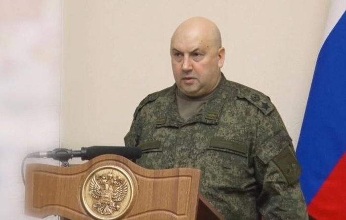 Đại tướng Sergei Surovikin - Tư lệnh các lực lượng vũ trang Nga ở Ukraine trong cuộc họp với Bộ trưởng Quốc phòng Nga, Đại tướng Sergei Shoigu hôm 9/11. (Ảnh: TASS)