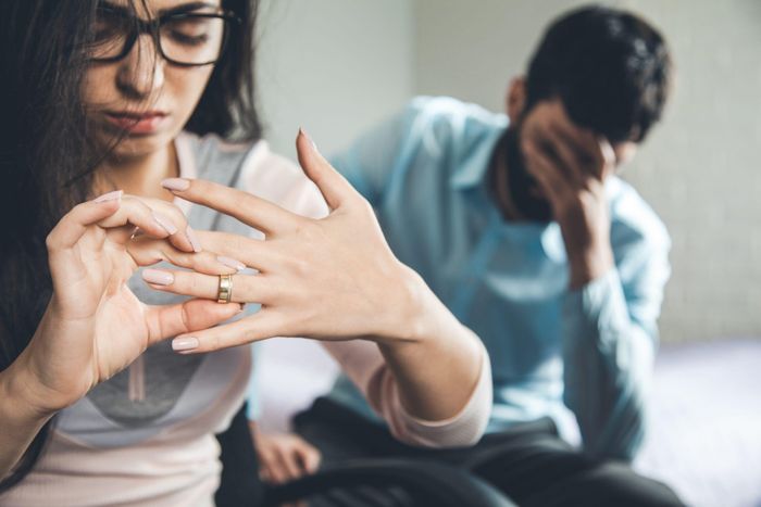  Không chỉ cá nhân, các cặp vợ chồng chuẩn bị ly dị cũng cùng nhau tìm đến dịch vụ giúp đỡ về mặt tinh thần. Ảnh: Insider. 