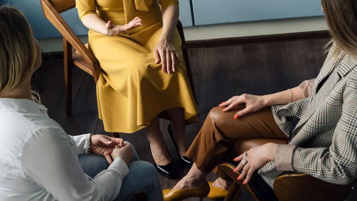  Những người làm nghề hướng dẫn chia tay có thể thu về hàng nghìn USD cho mỗi khóa học. Ảnh: BBC. 