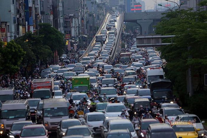 Ùn tắc giao thông đang là vấn đề nan giải với Thủ đô Hà Nội