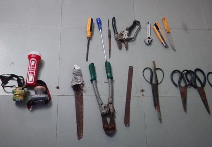 Công cụ các đối tượng sử dụng khi gây án. 