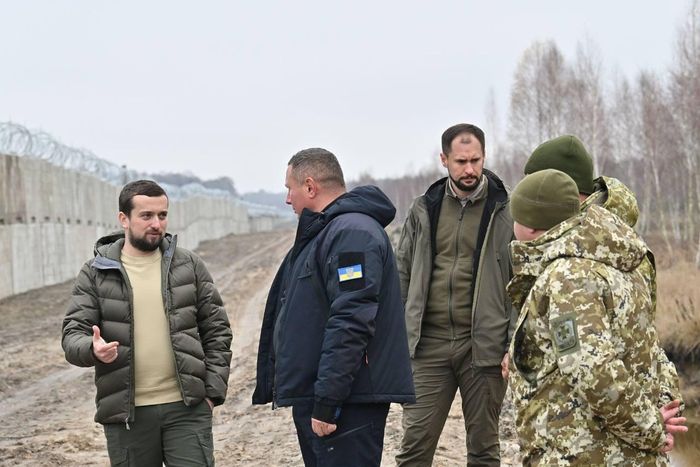  Ông Tymoshenko cũng cho biết thêm rằng nước này sẽ dựng tường rào ở các khu vực giáp biên giới Nga, nhưng không cung cấp thêm thông tin chi tiết. 