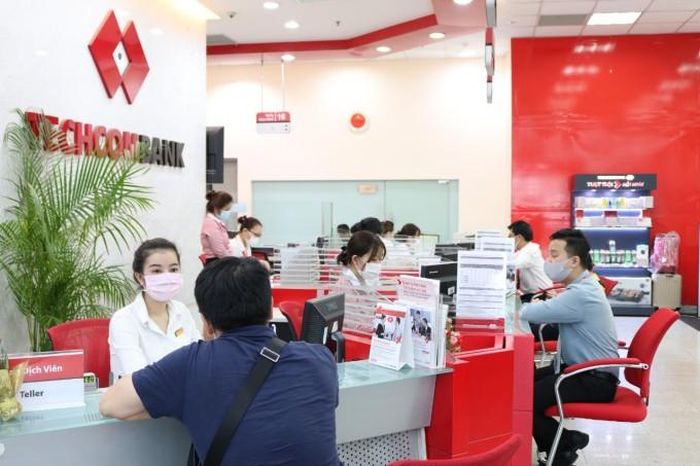 Ngân hàng Techcombank vừa tăng lãi suất không kỳ hạn lên 1%. Ảnh minh họa