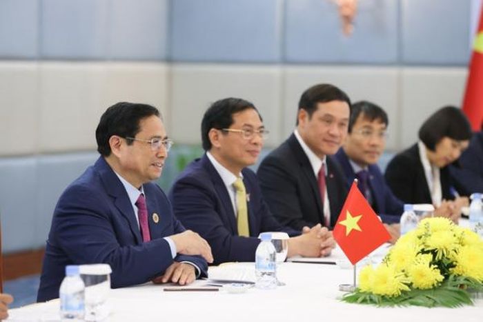 Thủ tướng Chính phủ Phạm Minh Chính đề nghị Singapore hỗ trợ Việt Nam xây dựng nền tảng số, thúc đẩy chuyển đổi số - Ảnh: VGP/Nhật Bắc.
