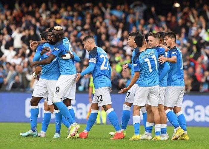 Udinese không thể ngăn cản Napoli