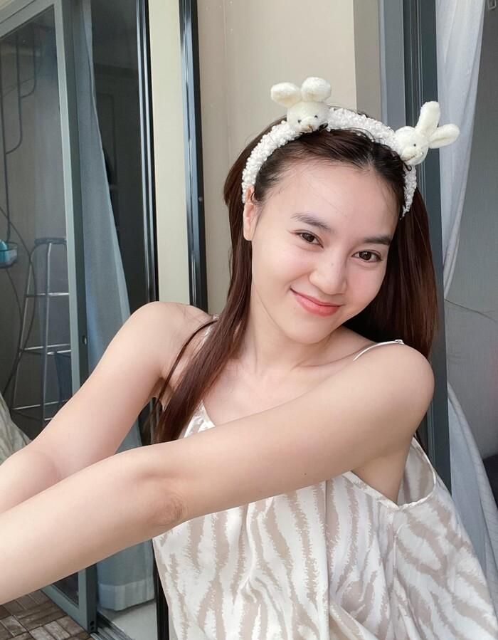 Ninh Dương Lan Ngọc luôn biết cách tạo thiện cảm với người hâm mộ bởi tính cách vui vẻ, nhí nhảnh. 