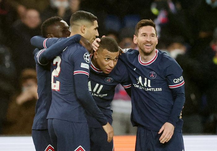 Mbappe bị "giam" lương nhưng Messi thì không