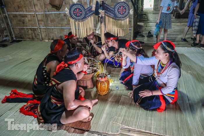 Lễ cấp sắc là một một tập quán không thể thiếu trong đời sống tinh thần của đồng bào dân tộc Pà Thẻn.