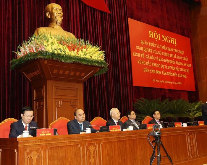 Tổng Bí thư Nguyễn Phú Trọng, Chủ tịch Nước Nguyễn Xuân Phúc, Thủ tướng Chính phủ Phạm Minh Chính, Chủ tịch Quốc hội Vương Đình Huệ và Thường trực Ban Bí thư Võ Văn Thưởng dự và chủ trì hội nghị. Ảnh: Trí Dũng