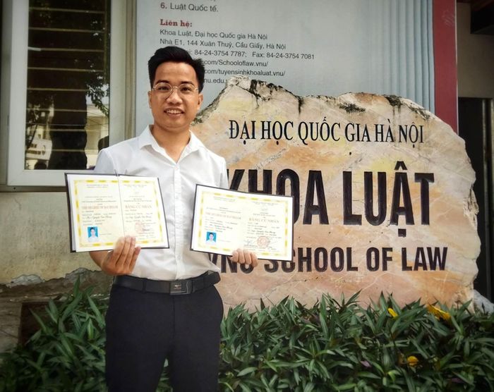 Văn Phong tốt nghiệp 2 trường đại học sớm hơn quy định 2,5 năm. Ảnh: NVCC.