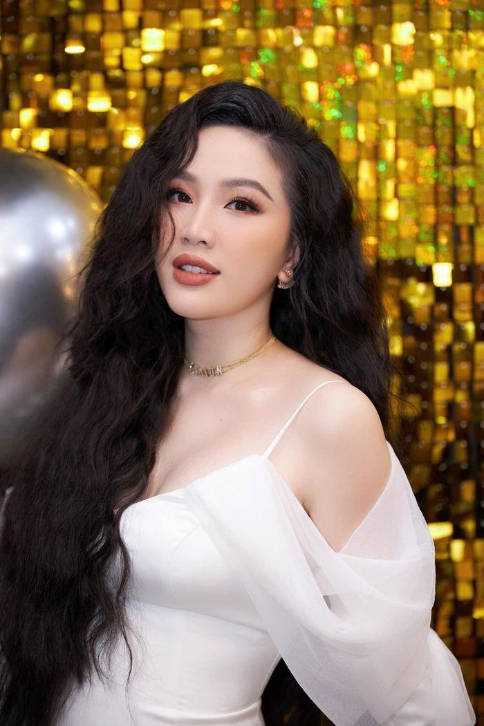  Bảo Thy hạn chế hoạt động sau khi kết hôn. 