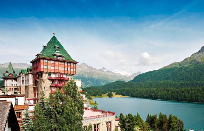  Nếu du khách chỉ muốn trải nghiệm vài ngày tại căn penthouse Tower để ngắm nhìn hồ St. Moritz tuyệt đẹp, giá một đêm nghỉ khoảng 14.000 USD. Ảnh: Hotel Boutique. 