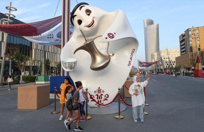 Linh vật World Cup 2022 La'eeb tại Lusail, Qatar. Ảnh: Showkat Shafi/Al Jazeera.