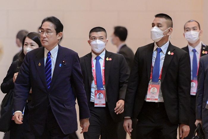  Thủ tướng Nhật Bản Kishida Fumio cũng có mặt ở APEC sau khi xuất hiện ở Hội nghị Cấp cao Đông Á diễn ra ở Campuchia vào tuần trước. Tại Bangkok, ông Kishida đã có cuộc gặp với Chủ tịch Trung Quốc Tập Cận Bình. Đây là cuộc gặp cấp lãnh đạo đầu tiên giữa hai nền kinh tế này trong gần 3 năm qua. 