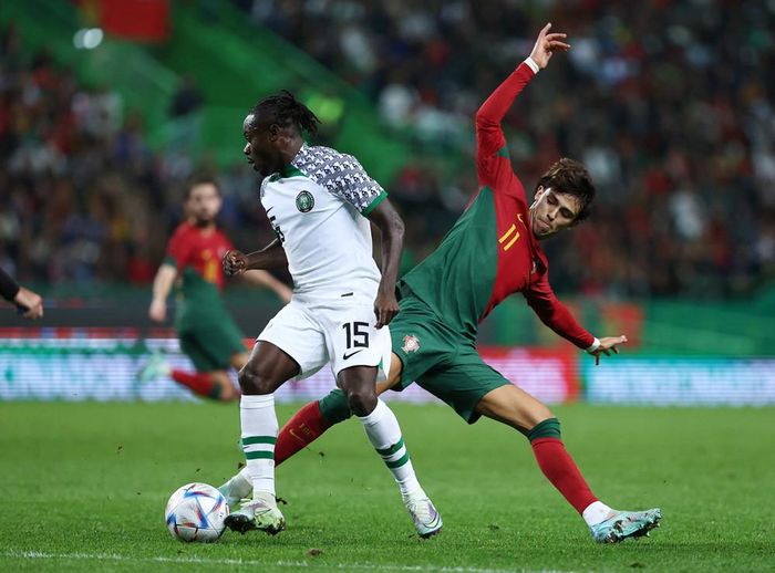 Sang hiệp hai, Nigeria cố gắng vùng lên nhưng bỏ lỡ một quả penalty