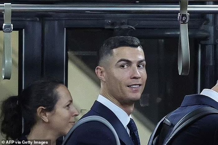 Dù vậy, Ronaldo vẫn tỏ ra vui vẻ...