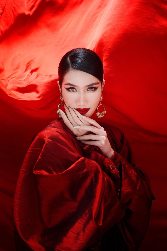 Mới đây, đương kim Hoa hậu Quốc tế 2019 Sireethorn Leearamwat còn không ngại ngần khẳng định: "Phương Anh có nhiều tính cách phù hợp với cuộc thi Hoa hậu Quốc tế. Vì vậy, cô ấy chỉ cần nỗ lực hết sức. Tôi nghĩ cô ấy thật sự đang làm tốt và theo quan điểm của tôi, ít nhất, Phương Anh có thể vào đến Top 5 của Hoa hậu Quốc tế năm nay".