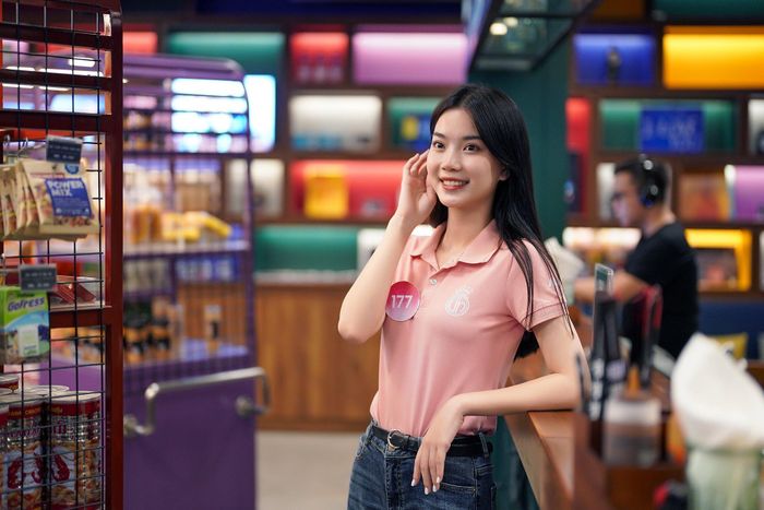 Hoàng Hương Giang (SBD 177) cho biết cô không ngại khi "thi đấu" với các cô gái có điểm IELTS cao.