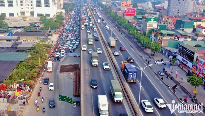 Trên địa bàn TP Hà Nội còn hơn 30 điểm đen ùn tắc giao thông. Ảnh: Đình Hiếu.
