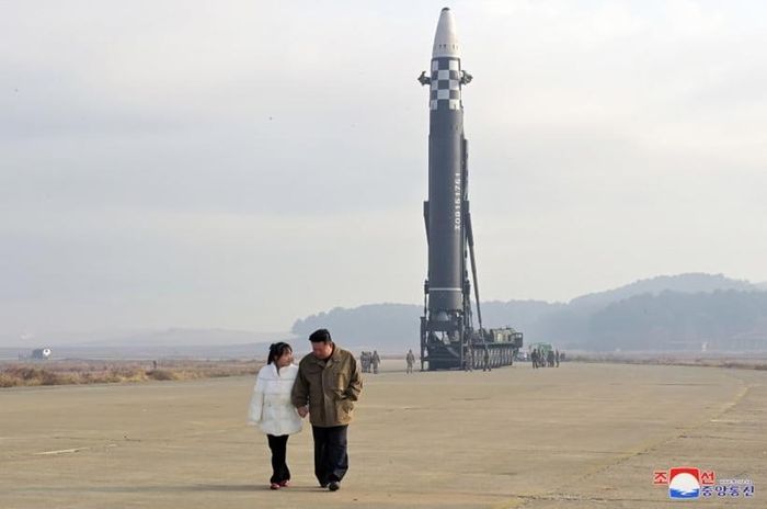  Hwasong-17 mang nhiều đầu đạn và có tầm bắn được cho là hơn 15.000 km. Ảnh: KCNA.