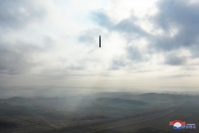  Tên lửa đạt độ cao tối đa hơn 6.000 km. Ảnh: KCNA.