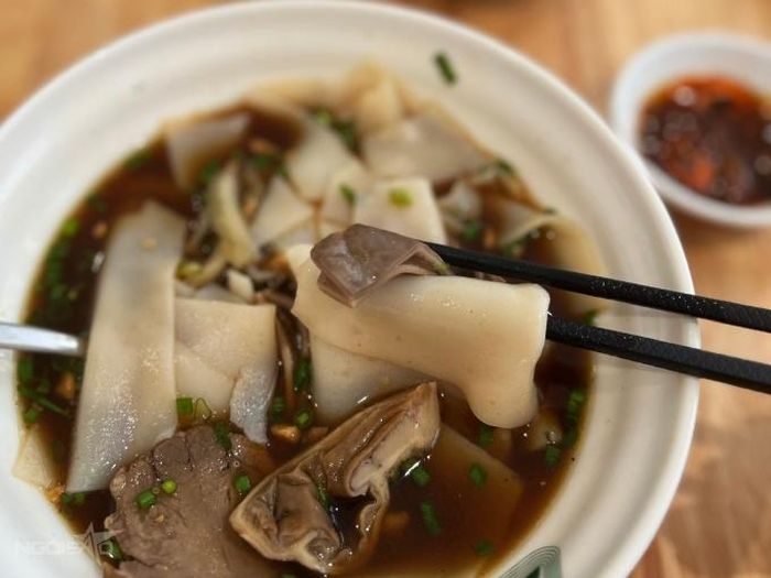Bánh hủ tiếu dẹp.