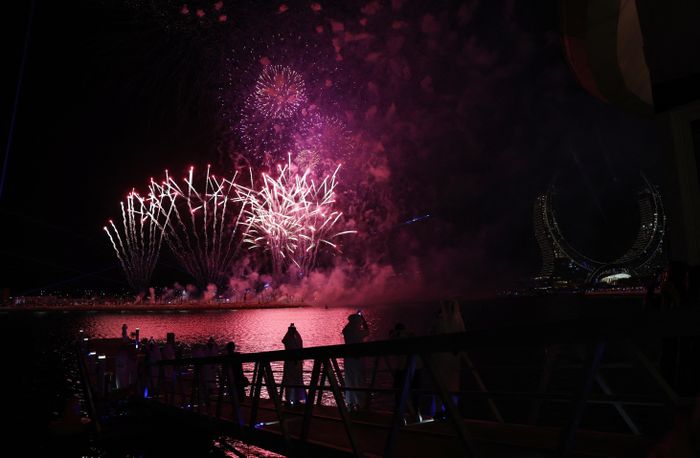  Qatar chi tiền nhiều hơn 5 quốc gia chủ nhà World Cup gần nhất cộng lại. Ảnh: Reuters. 