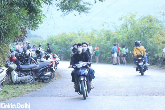 Đây là tình trạng không mới nhiều năm qua nhưng vẫn để xảy ra, tiềm ẩn nguy cơ gây tai nạn giao thông trên đường đèo nguy hiểm.