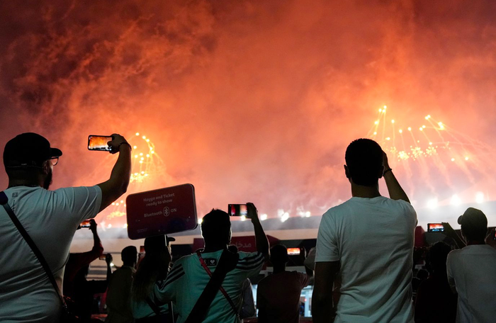 Pháo hoa rực rỡ báo hiệu World Cup 2022 chính thức bắt đầu. 