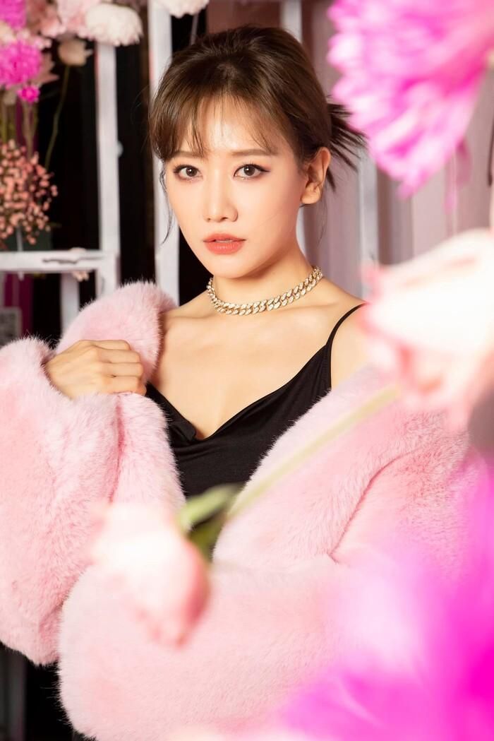 Nữ ca sĩ vốn sở hữu nhan sắc xinh đẹp cùng vóc dáng thon gọn