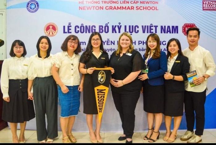 Cô đã hoàn thành xuất sắc nhiệm vụ của một thuyền trưởng trong môi trường giáo dục trên mọi phương diện.