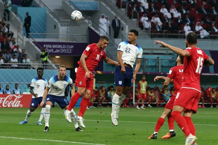 Bellingham (19 tuổi, 145 ngày) trở thành cầu thủ trẻ thứ 2 ghi bàn tại World Cup cho tuyển Anh, chỉ sau Michael Owen (18 tuổi, 190 ngày).