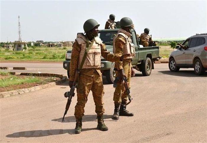 Binh sỹ Burkina Faso tuần tra tại Ouagadougou. (Ảnh minh họa: AFP/TTXVN)