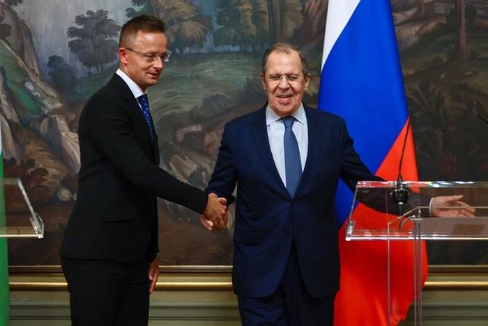 Ngoại trưởng Nga Sergey Lavrov (phải) và Ngoại trưởng Hungary Peter Szijjarto tại Moscow, ngày 21/7. (Nguồn: AFP)