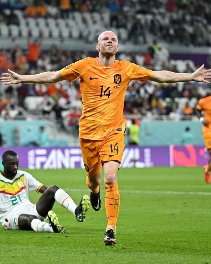 Davy Klaassen ấn định chiến thắng 2-0 cho Hà Lan ở phút 90 9.