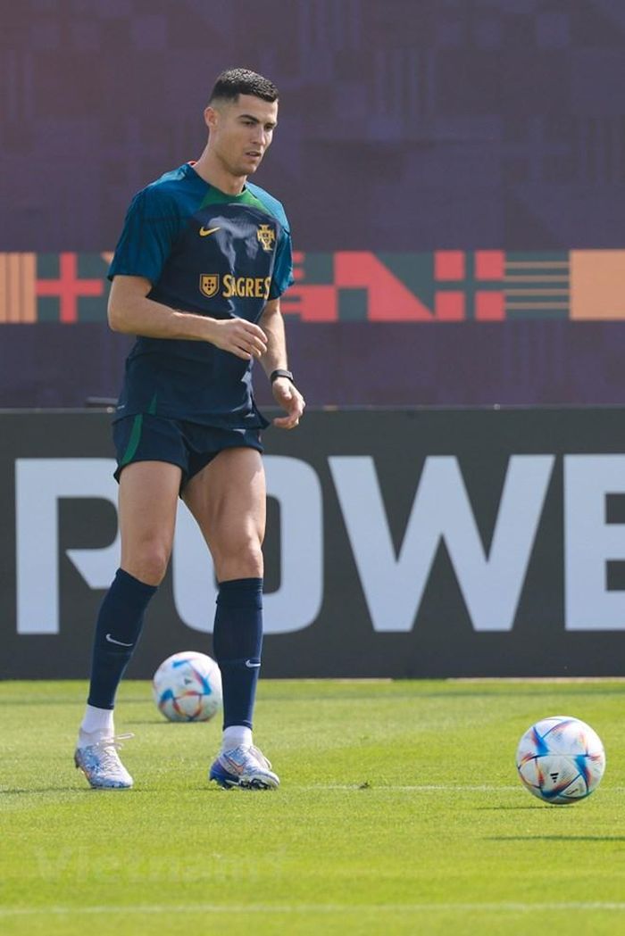  Trước giải đấu, Ronaldo nhận được sự quan tâm rất lớn của truyền thông sau cuộc phỏng vấn gây tranh cãi khi có những phát biểu về Manchester United. (Ảnh: Hải An/Vietnam+) 