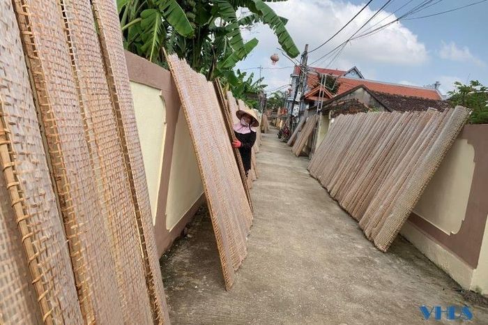 Sự phát triển đồng bộ về kinh tế, xã hội tạo nên diện mạo mới cho thôn Đắc Châu 1. Hiện nay, thu nhập bình quân của người dân trong thôn đạt 60,1 triệu đồng/người/năm; không còn hộ nghèo và hộ cận nghèo. Đây cũng chính là những kết quả khả quan đem lại từ quá trình nỗ lực xây dựng thôn NTM kiểu mẫu.