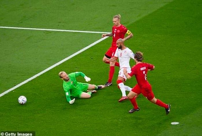Kasper Schmeichel cứu nguy cho Đan Mạch