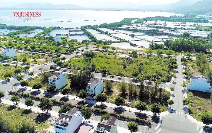 Khó khăn chung của thị trường bất động sản cũng đang ảnh hưởng đến loại hình đất nền ven biển (Ảnh minh họa: HN).