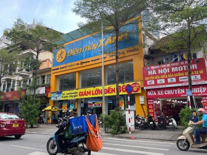 Rạp Dân Chủ hiện đang cho công ty Điện máy xanh thuê lại.