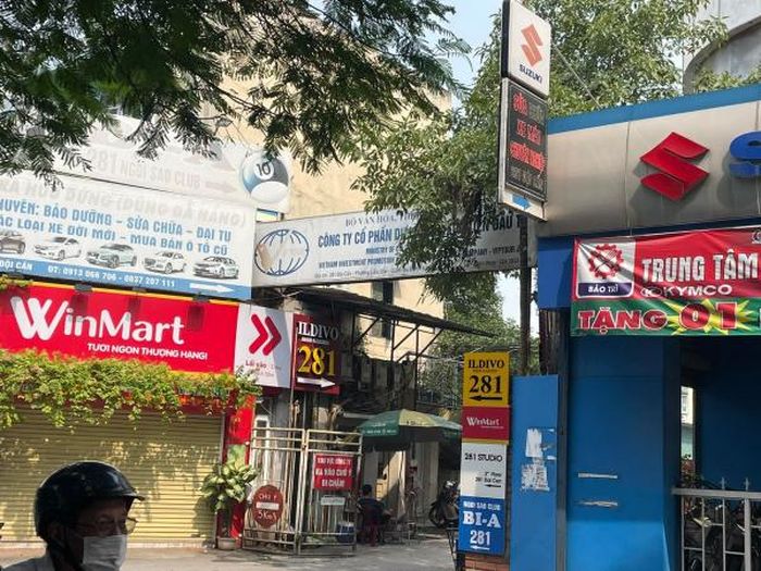 Khu nhà đất 9.000 m2 được Công ty Cổ phần Du lịch và Xúc tiến Đầu tư cho xây dựng thành những khu nhà cấp 4 để cho thuê lại.